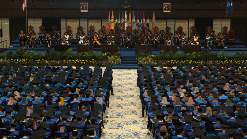 Universitas Diponegoro Gelar Wisuda Ke-174, Perdana Di Muladi Dome ...