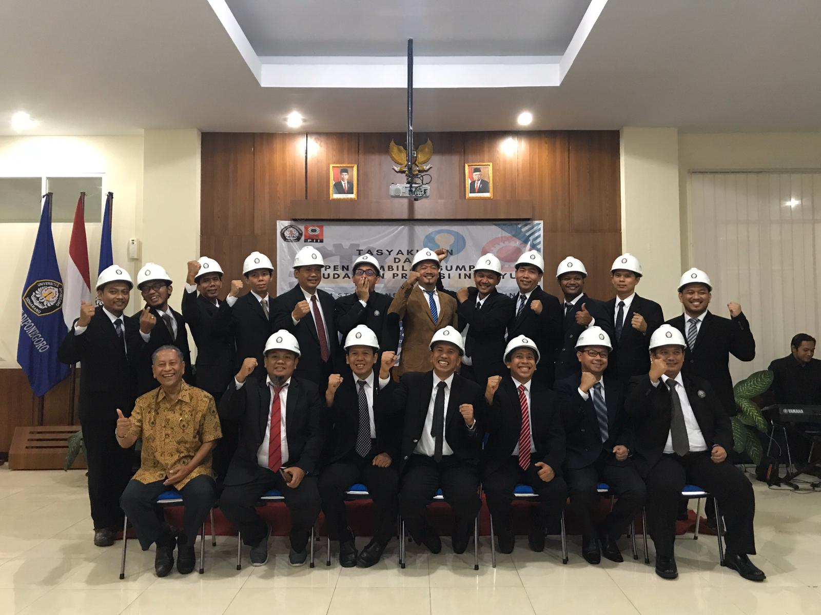 FT WISUDA 14 INSINYUR BARU, DEKAN INGATKAN TENTANG KODE ETIK PROFESI
